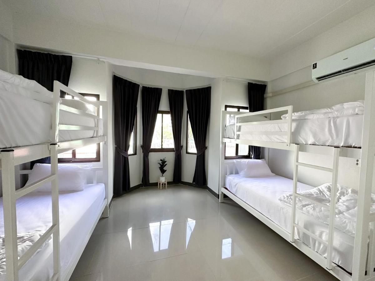 Montana Hotel & Hostel Phuket Karon Ruang foto