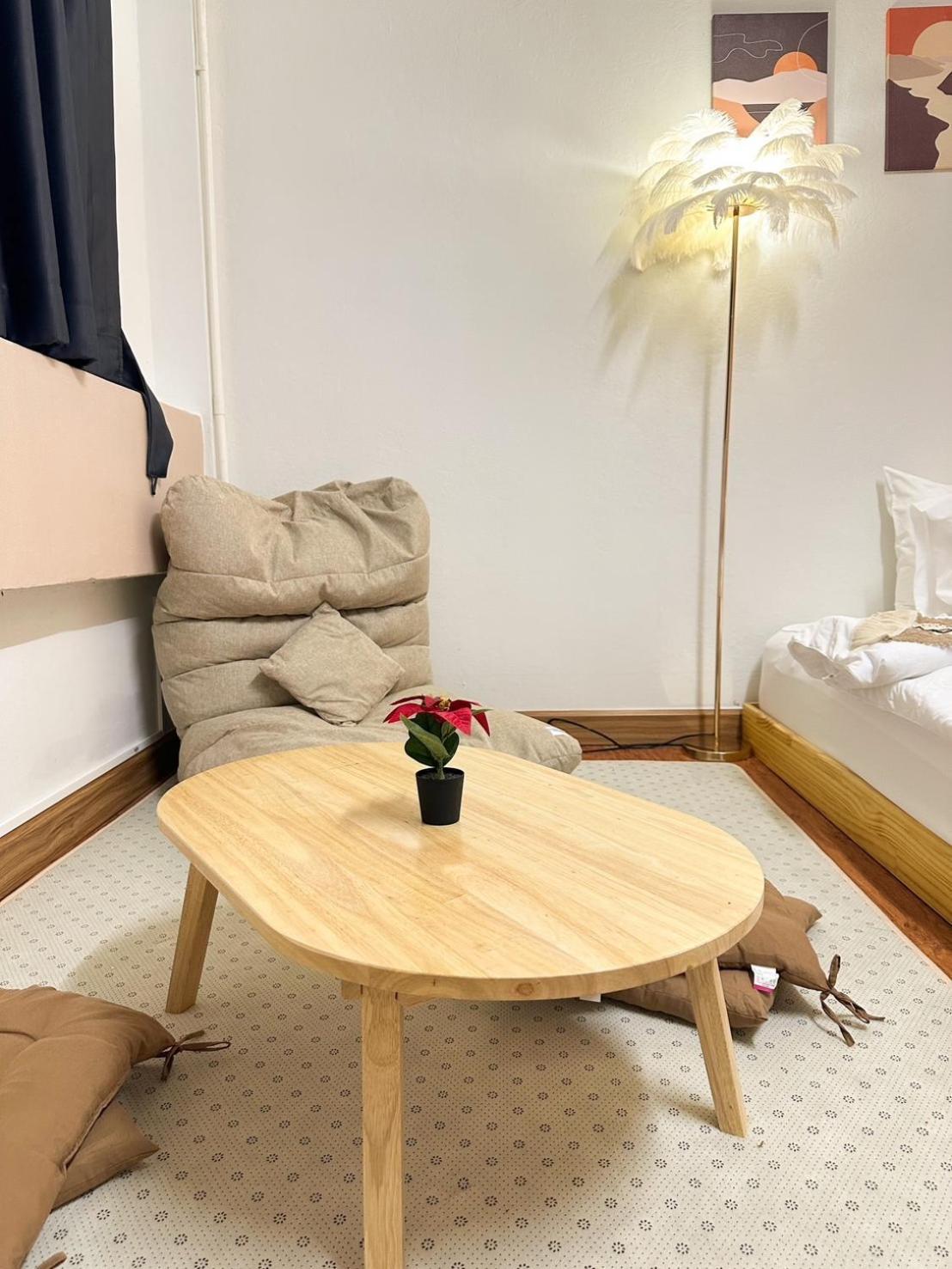Montana Hotel & Hostel Phuket Karon Bagian luar foto
